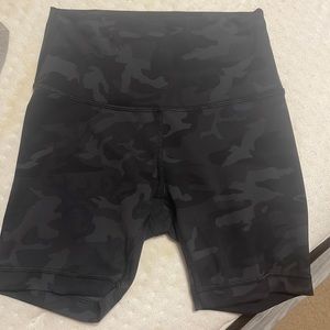 Lululemon Wunder wonder 4” short